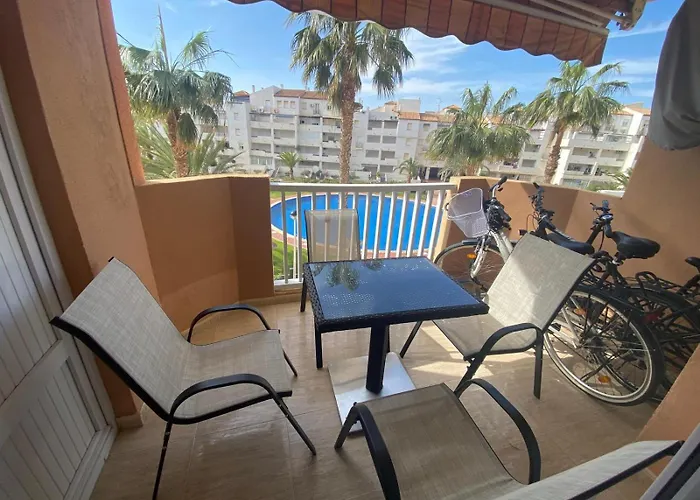 Szumiące Palmy Port Tomás Maestre